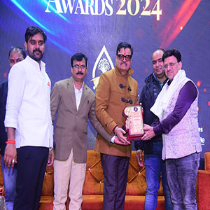 amit dixit receiving awards